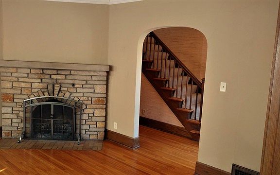 3rd image of 1220 Camp Ave