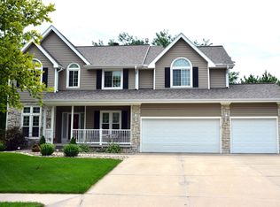 914 Killarney Dr, Papillion, NE 68046