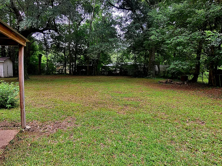 663 Merritt Dr — Photo 3