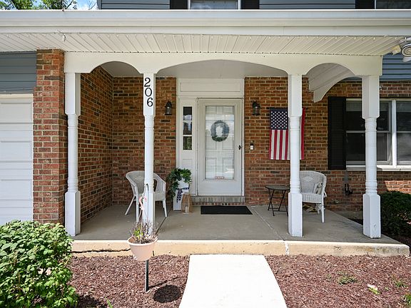 3rd image of 206 White Oak Dr