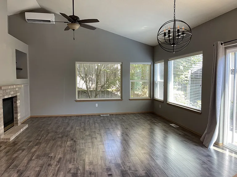 1544 Derby Ln SE — Photo 7