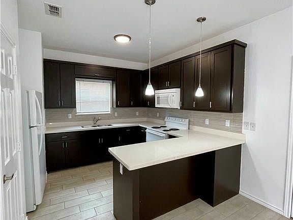 4th image of 3813 Valeria St #2