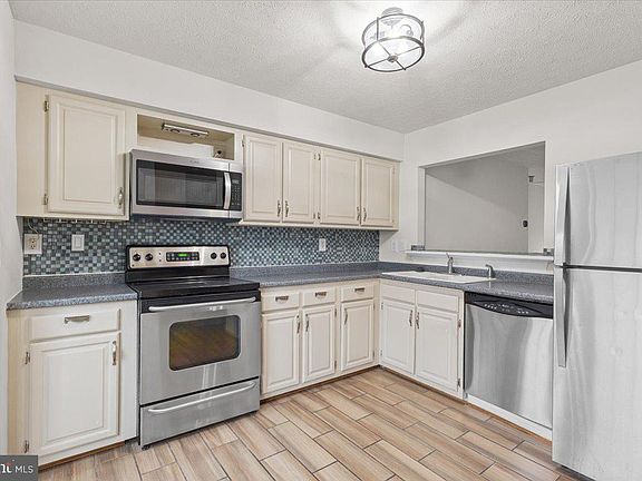 4th image of 7308 Frankfort Ct