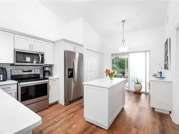 4945 Cougar CT S #4-202, NAPLES, FL 34109