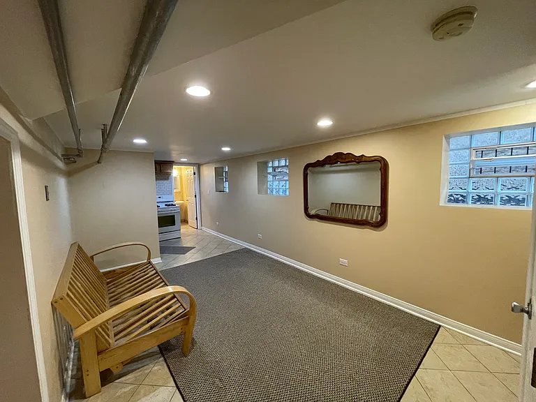 4021 W Barry Ave #G — Photo 2