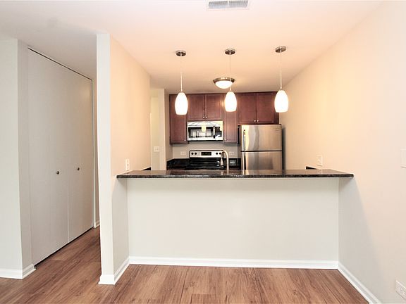 5th image of 1720 N Halsted St APT 206