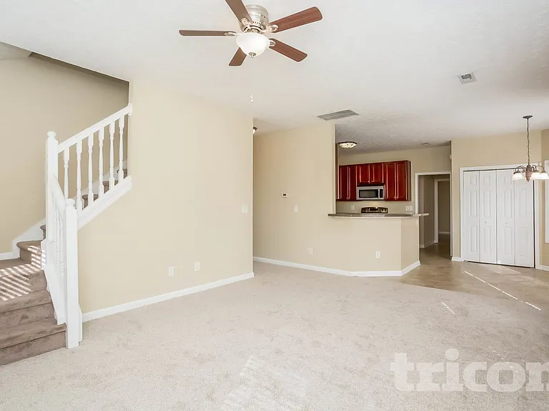585 Chastleton Dr — Photo 6