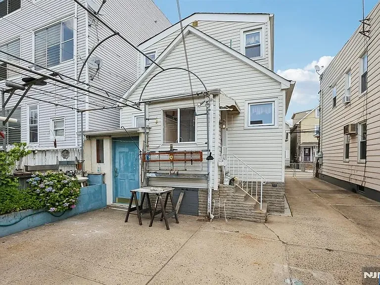 18 Patterson St — Photo 34