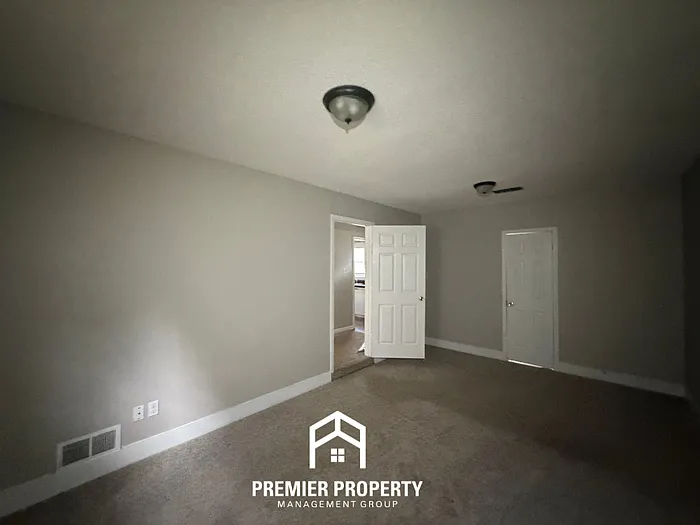 6934 Tobin Dr — Photo 8
