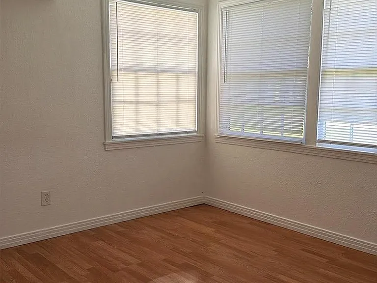 1050 Boyd St — Photo 10
