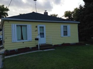 319 15th St N, Moorhead, MN 56560