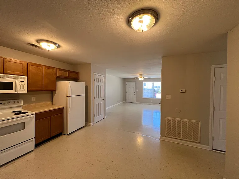 9101 Pembroke Oak Grove Rd #3E — Photo 6