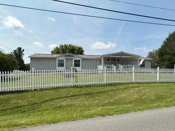 1448 Maple Ave, Fayetteville, WV 25840