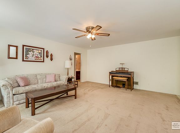 3rd image of 507 Birchwood Dr