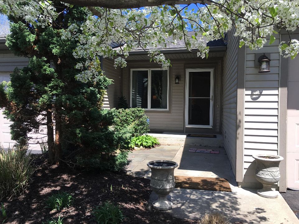 1st image of 413 Harbor Lake Dr #2