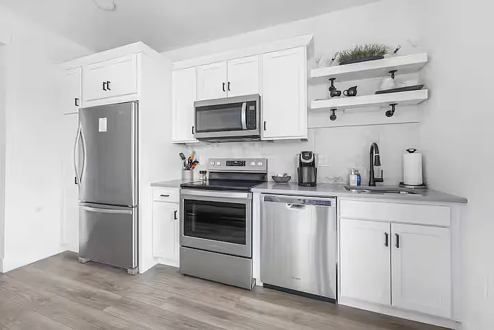 1 bed, 587 sqft, $1,749 — Photo 2