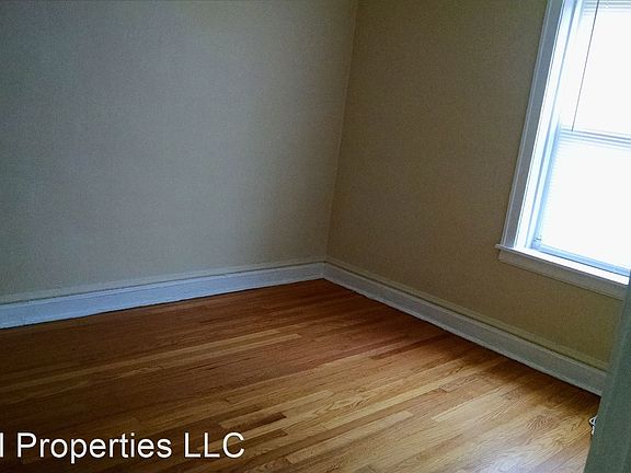 4th image of 6336 N Artesian Ave APT 2A