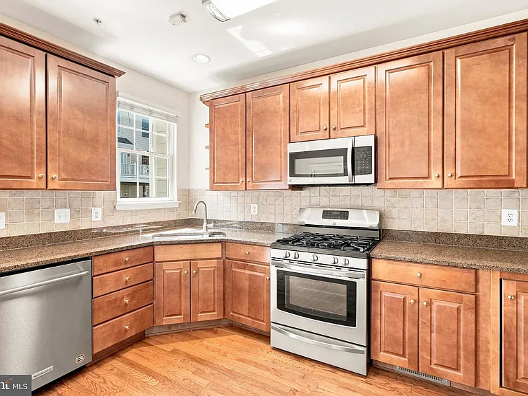 107 Hearth Ct — Photo 4