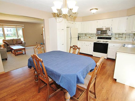 5th image of 4842 Rollingsford Ln