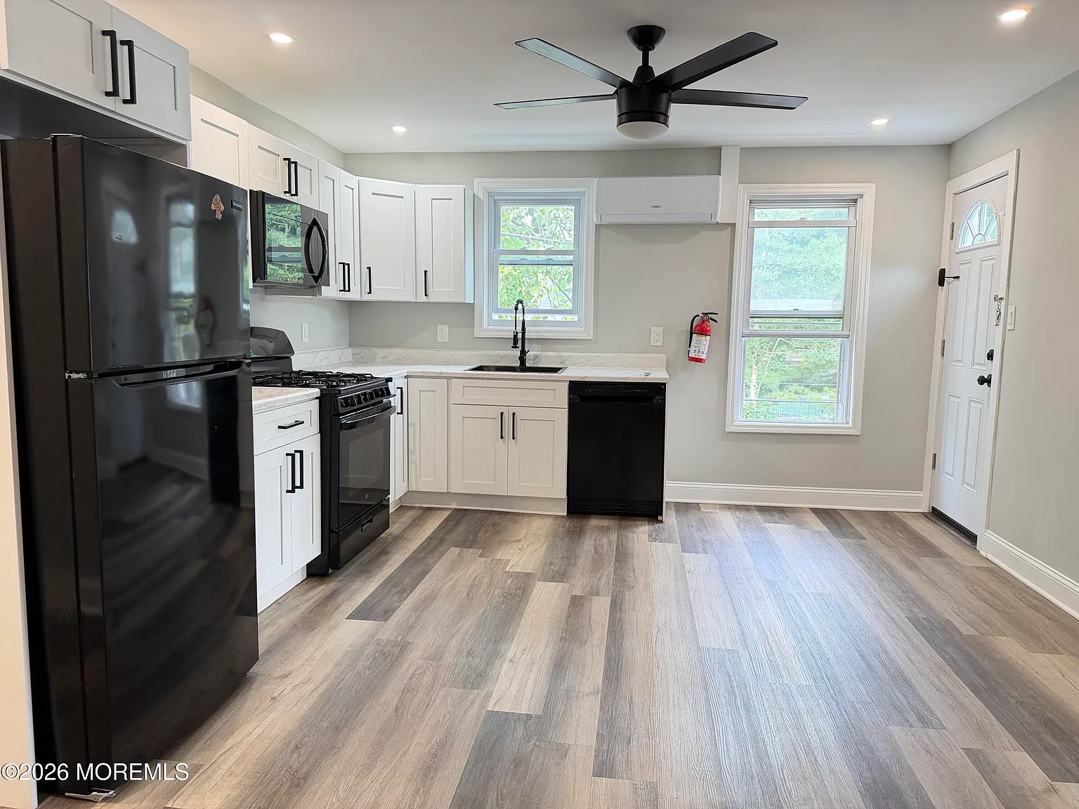 168 Chelsea Ave — Photo 2