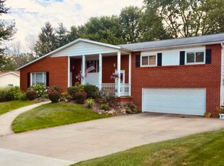 802 Beechwood Dr, Tallmadge, OH