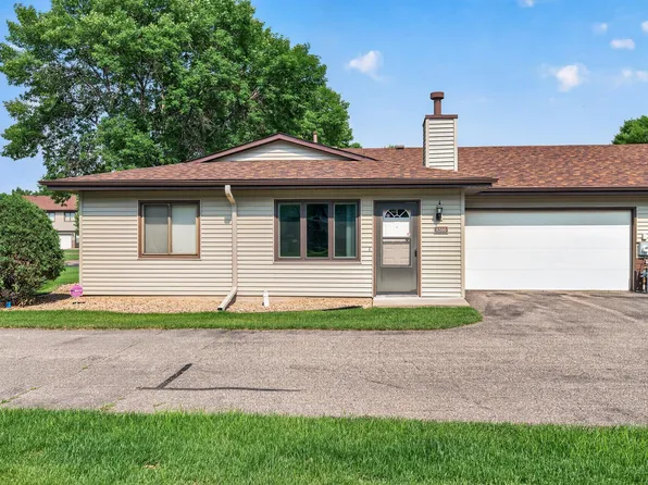 8500 S Maplebrook Cir, Brooklyn Park, MN 55445