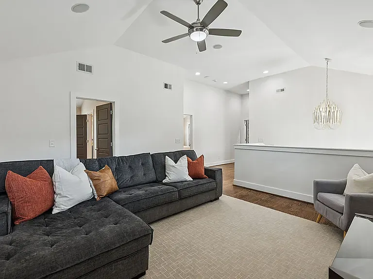 2302 Sunset Pl — Photo 33