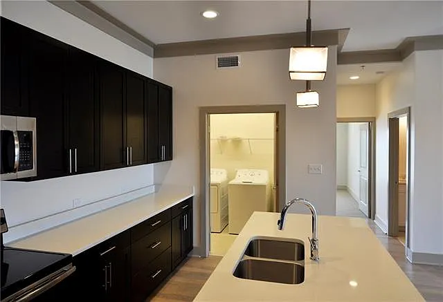 2 bed, 2.0 bath, 1510 sqft, $2,600 — Photo 4