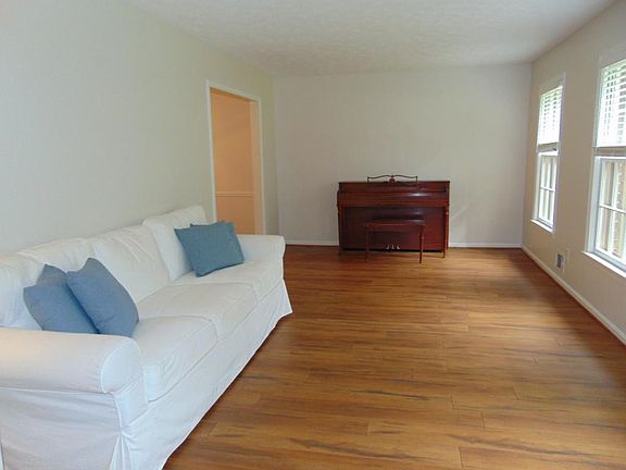 5th image of 859 Bradford Ct