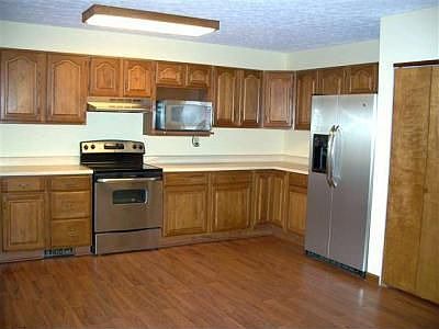 4th image of 2323 Stoneybrook Ln