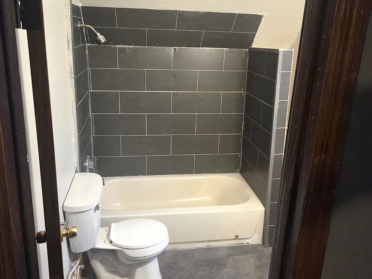 924 Rose Ave E #1 — Photo 6