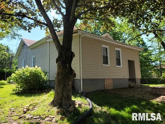 3rd image of 109 S Centennial St