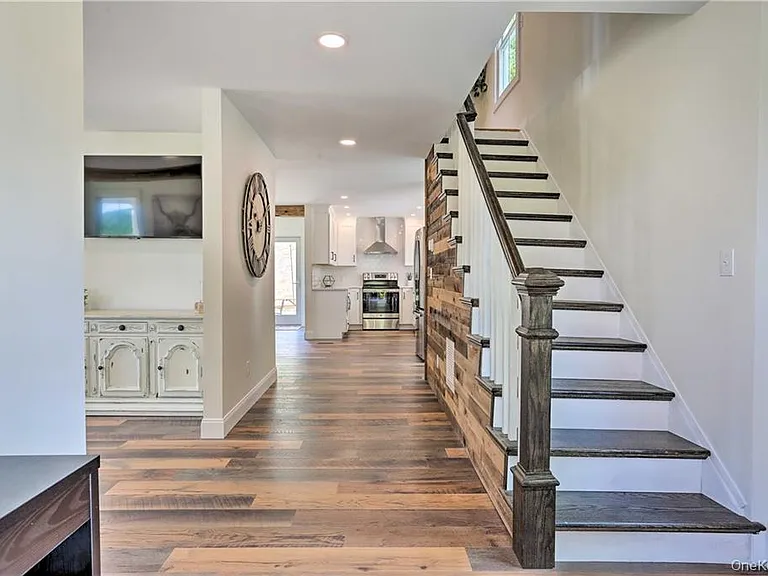 207 S Plank Rd — Photo 3