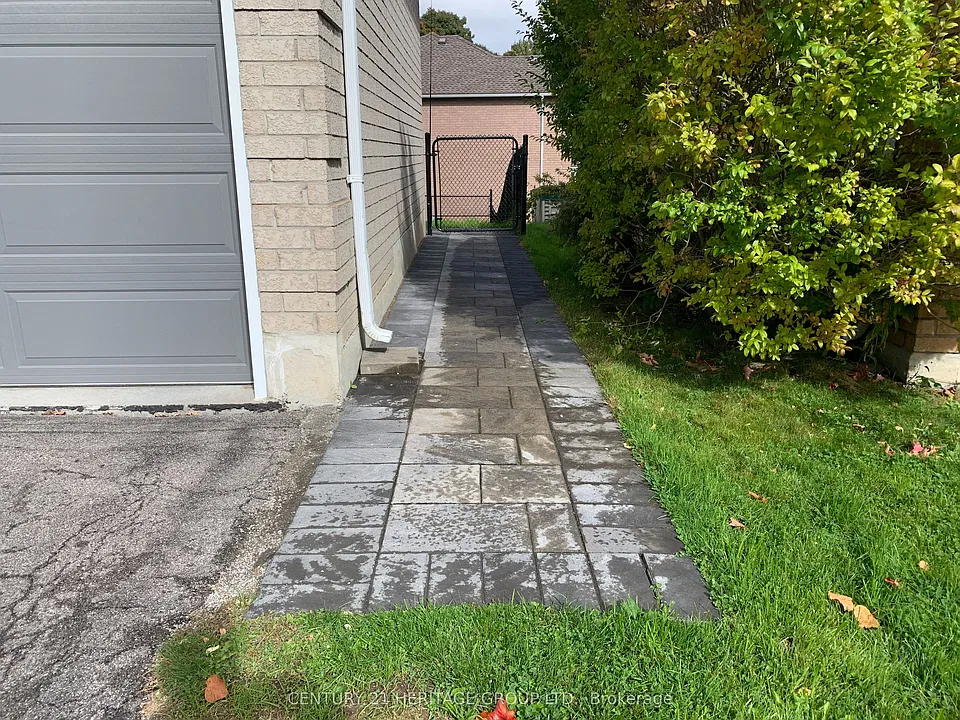 337 Carruthers Ave #WALK-OUT BASEMENT