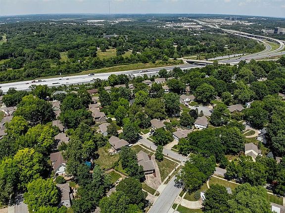3rd image of 3600 Birchwood Dr