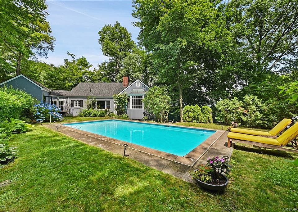1st image of 4 Fieldwood Dr