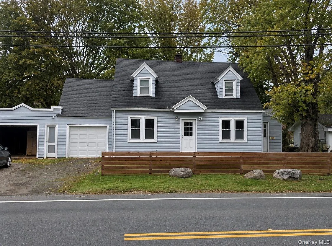 3 bed, 1.5 bath, 1356 sqft, $2,500 — Photo 1