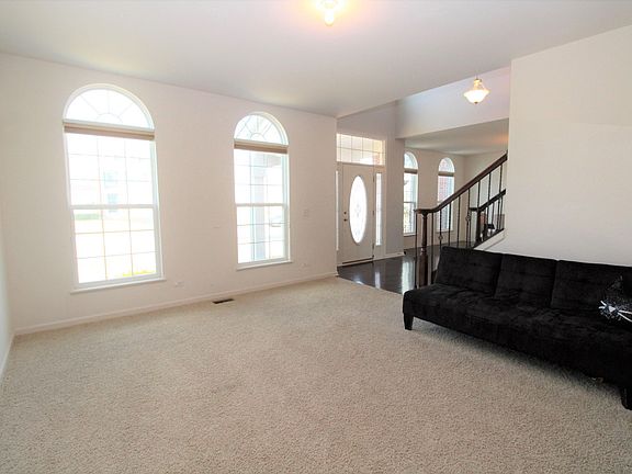 3rd image of 223 Easton Dr