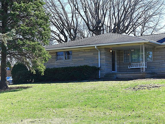 4th image of 45 Meadow Vue Court North Dr