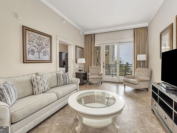 3rd image of 1015 Beachview Dr #206