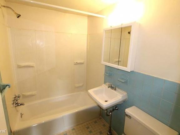 4th image of 262-264 E Cliveden St #206