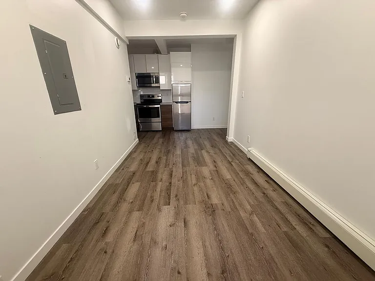 590 Main St E #1 — Photo 6