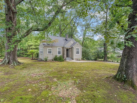 3rd image of 301 Brookwood Dr
