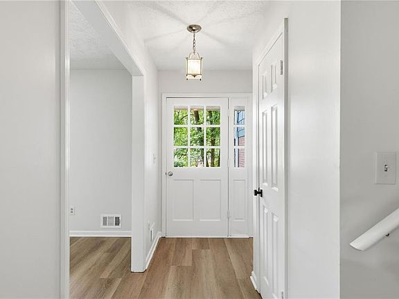 3rd image of 1750 Lamancha Dr