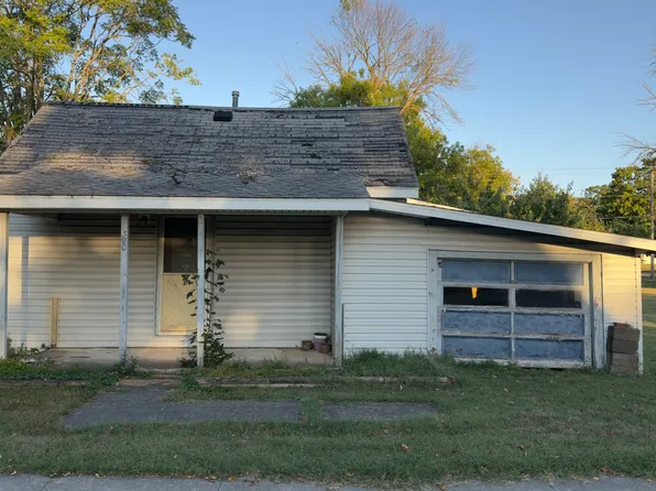 320 S Main St, Atwood, IL 61913