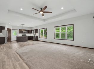 924 White Oak St, Manchester, IA 52057