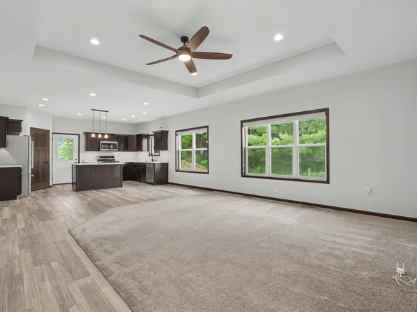 924 White Oak St, Manchester, IA 52057