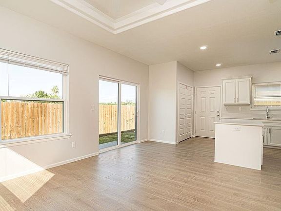 3rd image of 610 N Mountain Rd #4