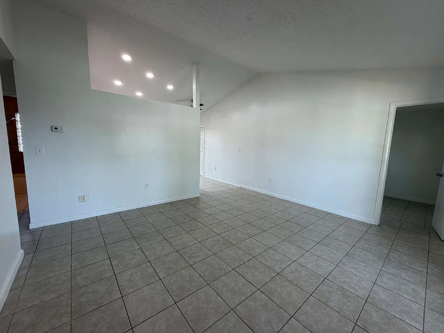 3 bed, 1.0 bath, 1250 sqft, $1,650 — Photo 4