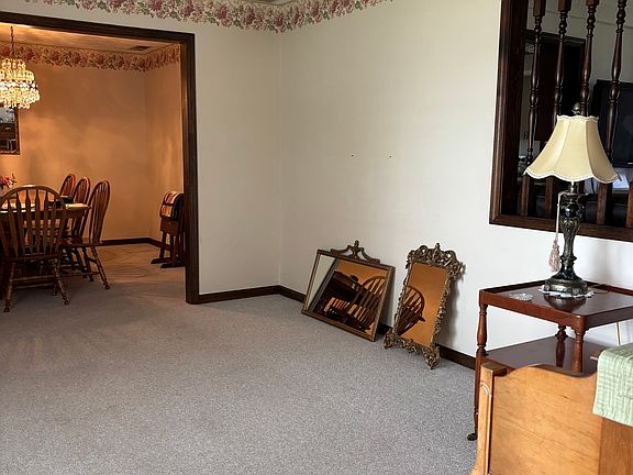5th image of 2622 Forest Dr